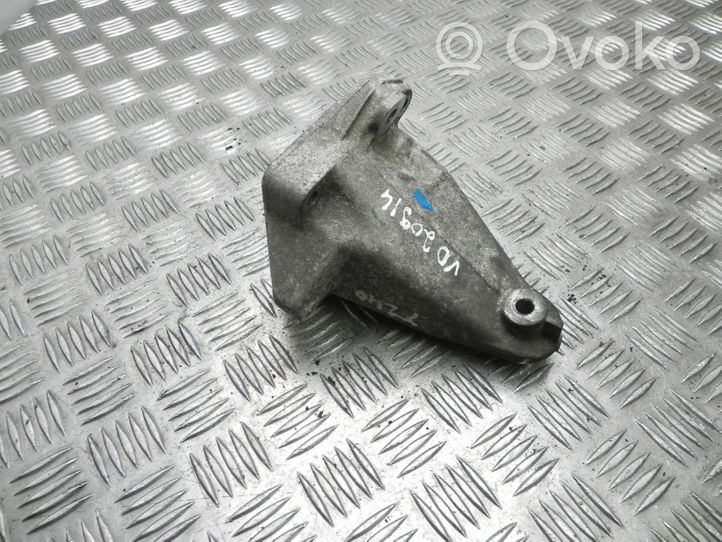 Mercedes-Benz C AMG W204 Supporto della valvola di raffreddamento EGR A2712230904