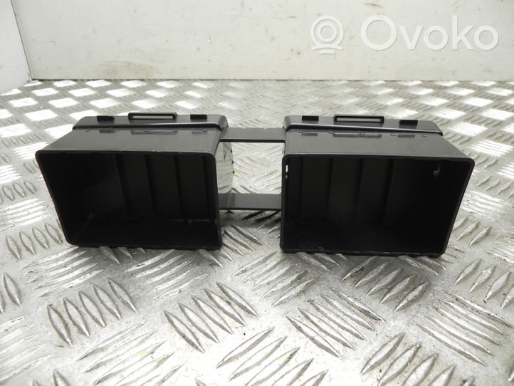 Suzuki SX4 Aizmugurējā gaisa - ventilācijas reste 7361080J0