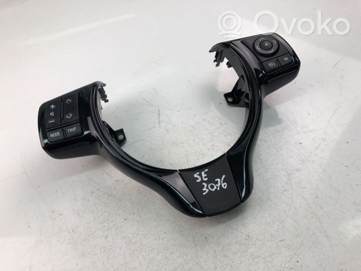 Toyota Prius (XW50) Boutons / interrupteurs volant 2300E02