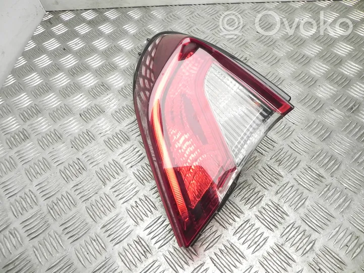 Toyota Prius (XW50) Luz trasera/de freno 81560F4120