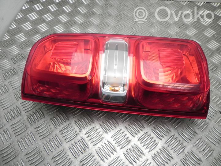 Opel Vivaro Rear/tail lights 9808243180