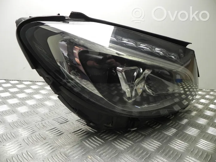 Mercedes-Benz C AMG W205 Lampa przednia A2058201461