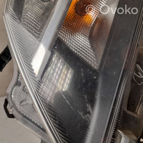 Toyota Yaris Lampa przednia 9922681017