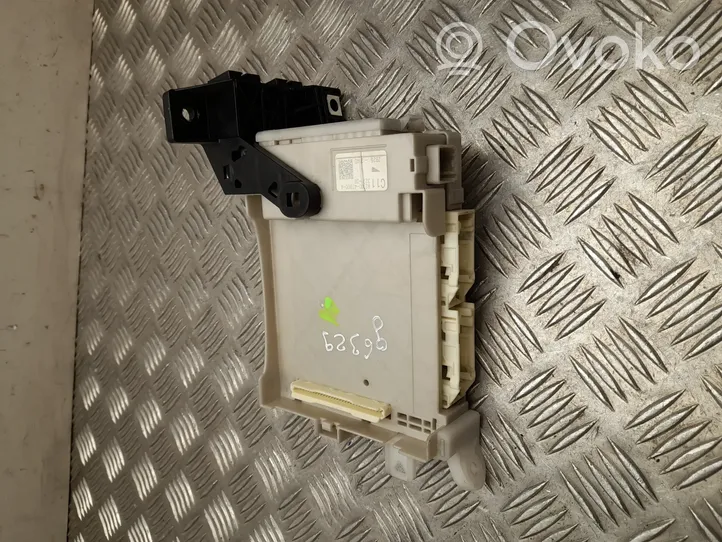 Toyota Prius (XW30) Module confort 8273047500