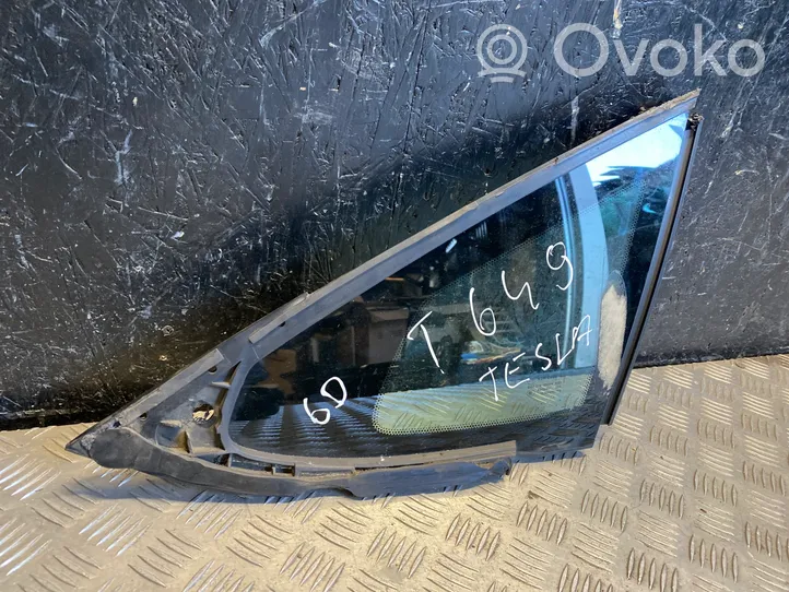 Tesla Model S Fenêtre latérale vitre arrière 104719200A