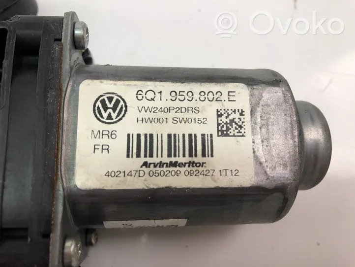 Volkswagen Polo IV 9N3 Moteur de lève-vitre de porte avant 6Q1959802E