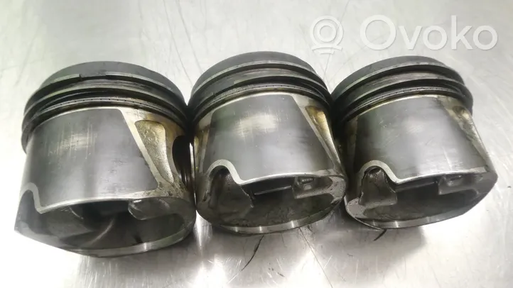 Mercedes-Benz C AMG W204 Piston avec bielle 8349Y