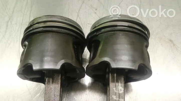 Nissan Note (E11) Piston avec bielle K9K276