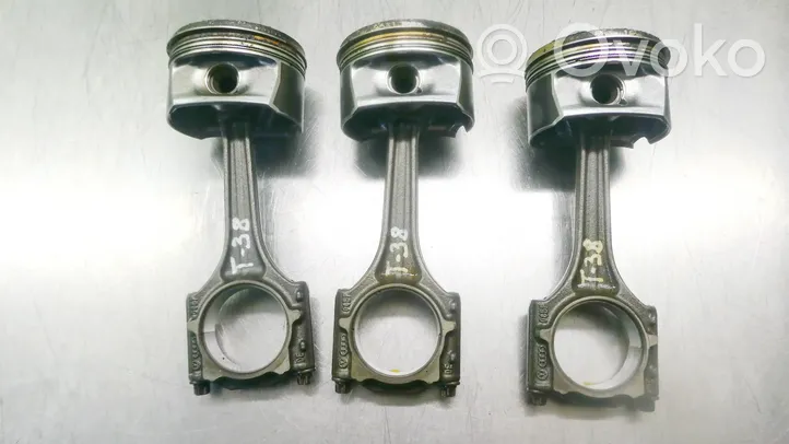 Volkswagen Caddy Piston with connecting rod 82L145