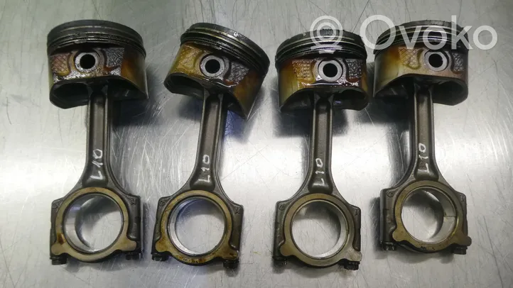 Dacia Duster Piston with connecting rod K4M696