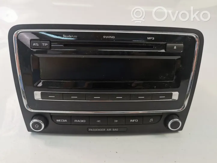 Skoda Superb B6 (3T) Panel / Radioodtwarzacz CD/DVD/GPS 3T0035161B