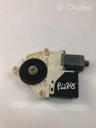 Renault Megane III Front door window regulator motor 827306548R