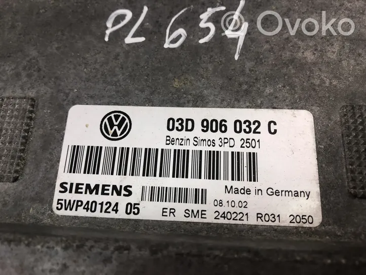 Volkswagen Polo IV 9N3 Centralina/modulo del motore 03D906032C