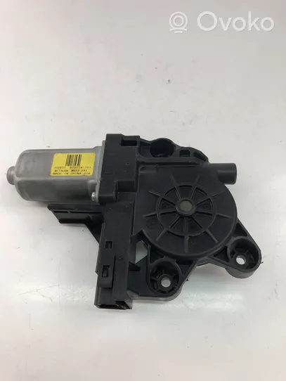 Volvo V70 Front door window regulator motor 970714101