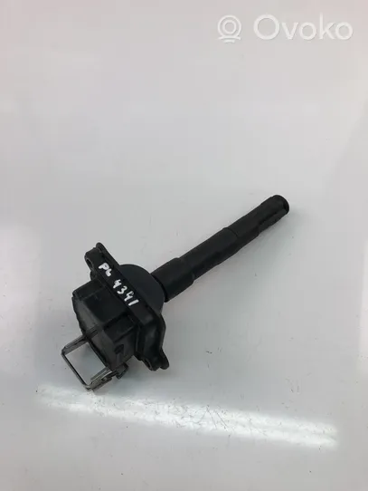 Volkswagen PASSAT B5 High voltage ignition coil 058905105