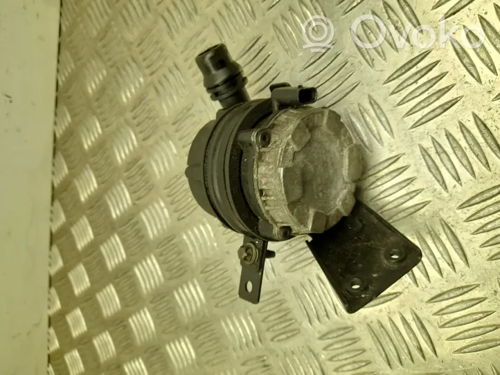 Mercedes-Benz E W213 Pompe de circulation d'eau, chauffage auxiliaire Webasto A0005002586