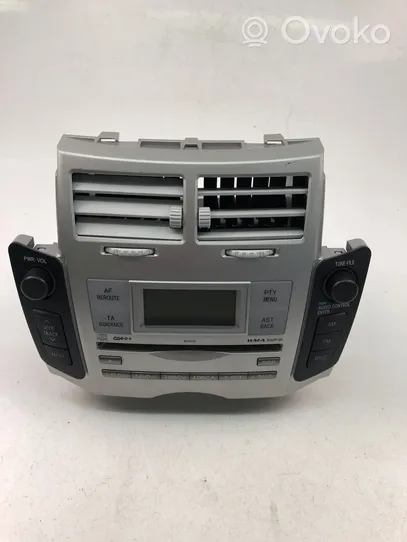 Toyota Yaris Radio/CD/DVD/GPS-pääyksikkö 861200D210