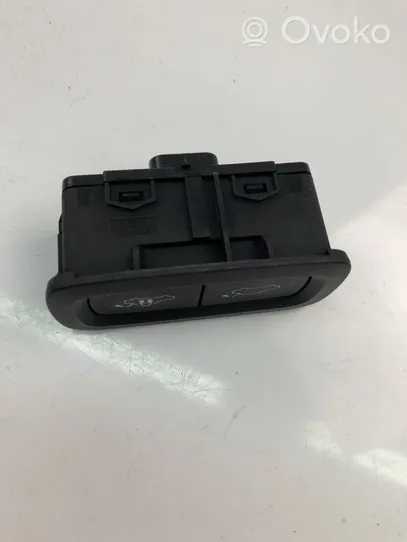 Volvo XC60 Tailgate opening switch 31674801