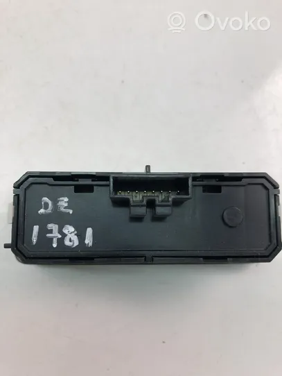 Volvo S90, V90 Interruptor para abrir la puerta trasera P31376510