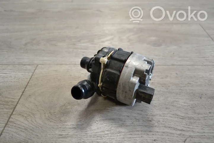 Mercedes-Benz E W213 Water pump A0005003800