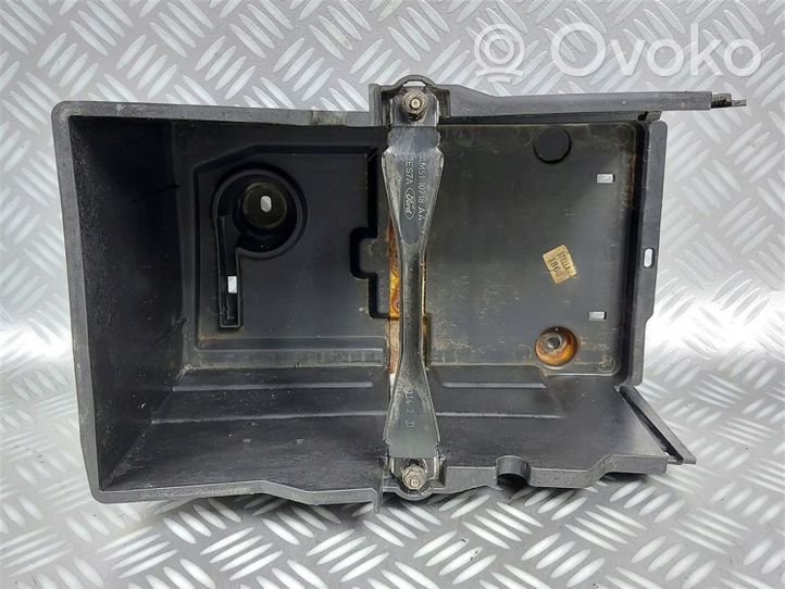 Ford Focus Boîte de batterie AM5110723AD