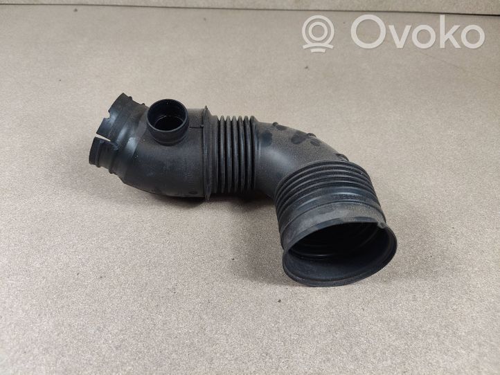 Opel Insignia A Turbo air intake inlet pipe/hose 55561787