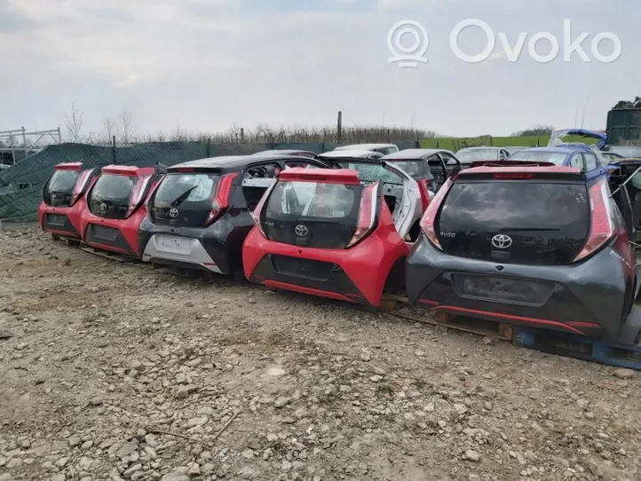 Toyota Aygo AB40 Tłumik środkowy 