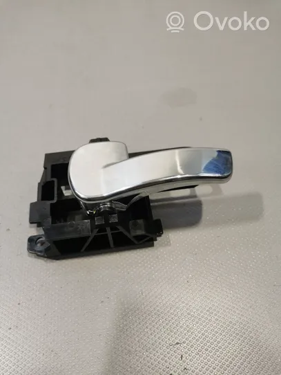 Nissan Qashqai+2 Rear door interior handle 