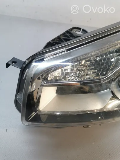 Nissan Qashqai+2 Lampa przednia 