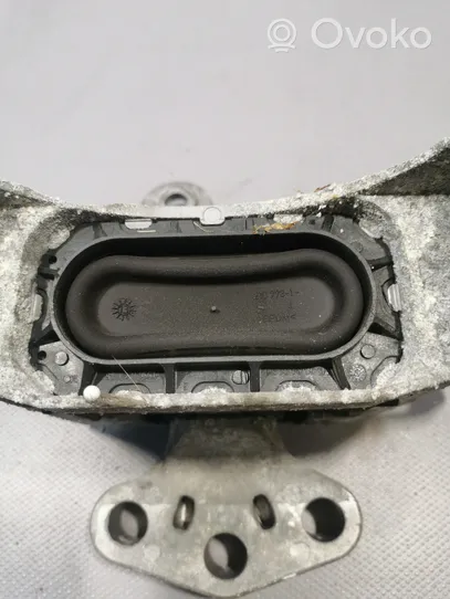 Opel Astra J Engine mount bracket 