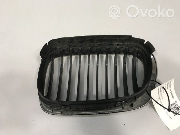 BMW 3 E46 Front bumper upper radiator grill 8220758