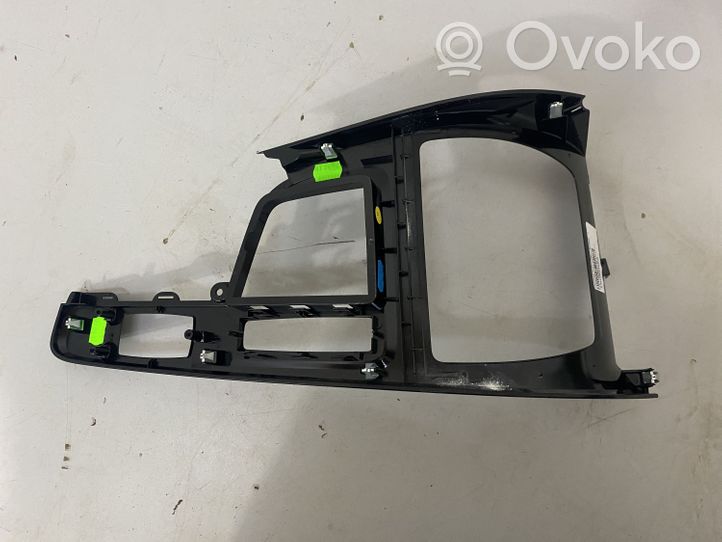 BMW X1 F48 F49 Kita centrinė konsolės (tunelio) detalė 9292547