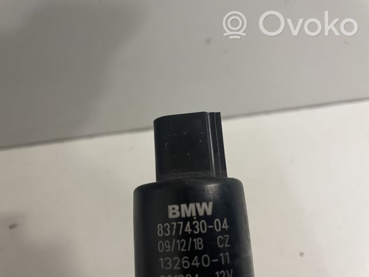 BMW 3 E92 E93 Žibintų apiplovimo skysčio siurbliukas 8377430