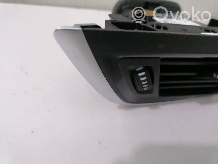 BMW 1 F20 F21 Lango oro grotelės 2636103