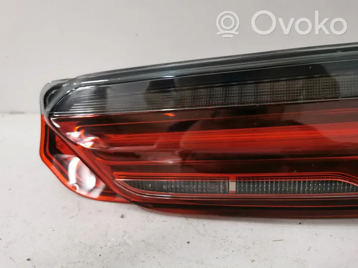 BMW 8 G14 Lampy tylnej klapy bagażnika 7445780