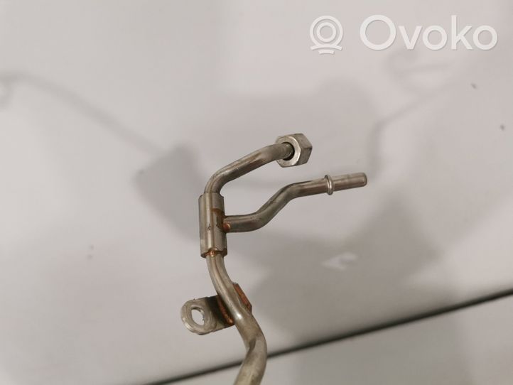 BMW 8 G15 Fuel line pipe 8090773