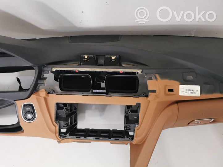 8063189 BMW 3 F30 F35 F31 Dashboard, 499.00 € | RRR 
