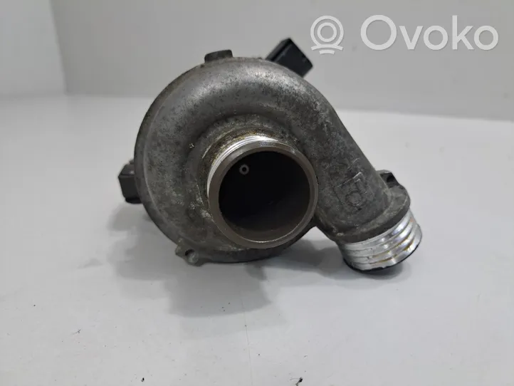 BMW 3 F30 F35 F31 Vesipumppu 7604027