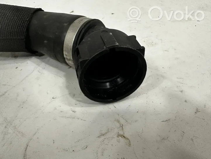 BMW 5 G30 G31 Tuyau de liquide de refroidissement moteur 8630023