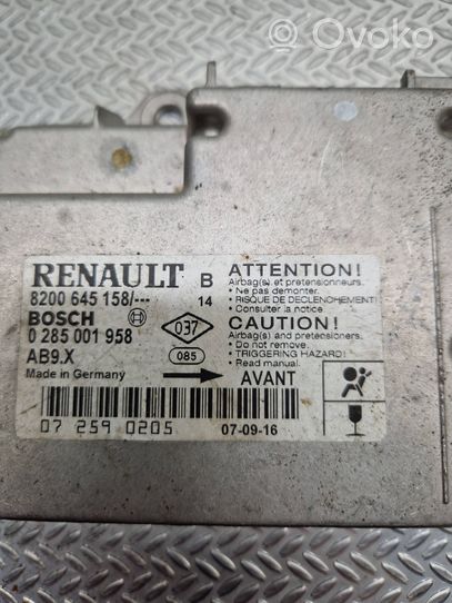 Renault Clio III Module de contrôle airbag 8200645158