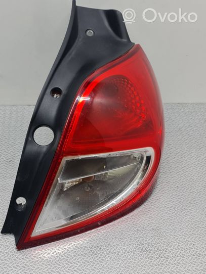 Renault Clio III Luci posteriori 8200776050