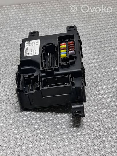 Opel Corsa D Module de fusibles 13308948