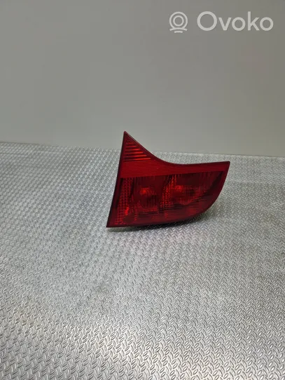 Audi A4 S4 B7 8E 8H Lampy tylnej klapy bagażnika 8E9945094A