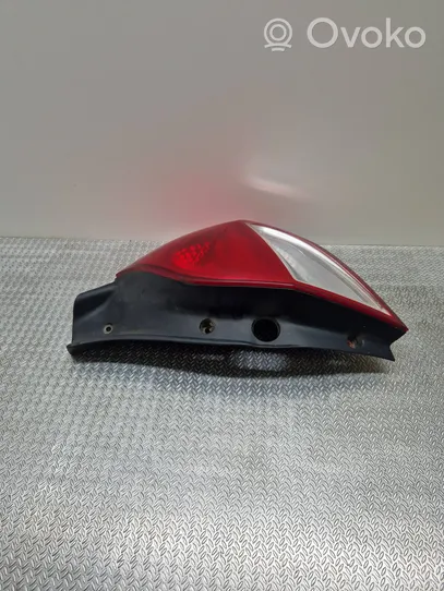 Renault Clio III Porte ampoule de feu arrière 8200886946