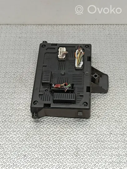 Renault Clio III Module confort 8201054128