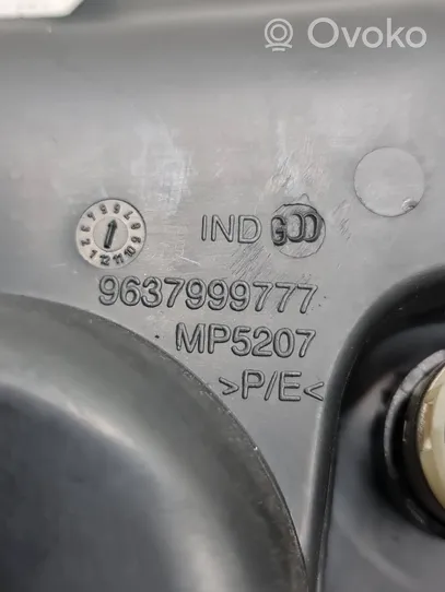 Citroen C2 Rivestimento in plastica cornice della leva del cambio 9637999777