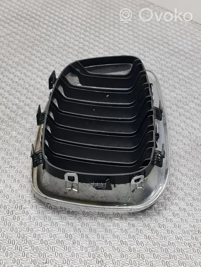 BMW 1 F20 F21 Maskownica / Grill / Atrapa górna chłodnicy 7239021