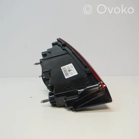 Audi A4 S4 B9 Lampy tylnej klapy bagażnika 8W5945076A