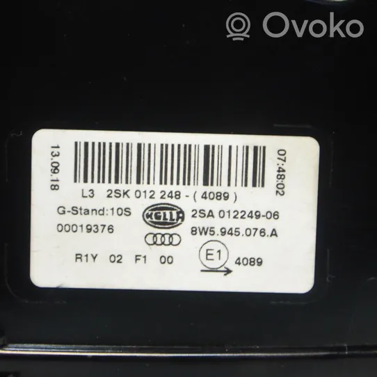 Audi A4 S4 B9 Galinis žibintas dangtyje 8W5945076A