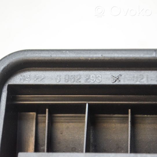 BMW 3 E90 E91 Quarter panel pressure vent 6962293